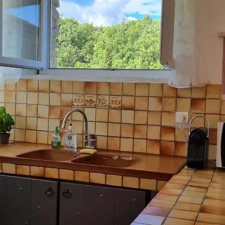 Maison Dans Un Endroit Paisible *