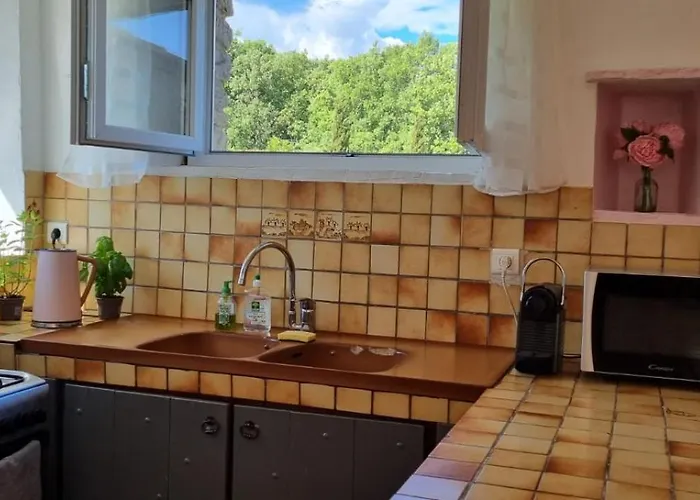 Maison Dans Un Endroit Paisible *