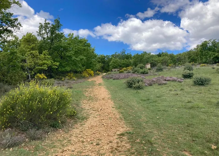 Maison Dans Un Endroit Paisible *